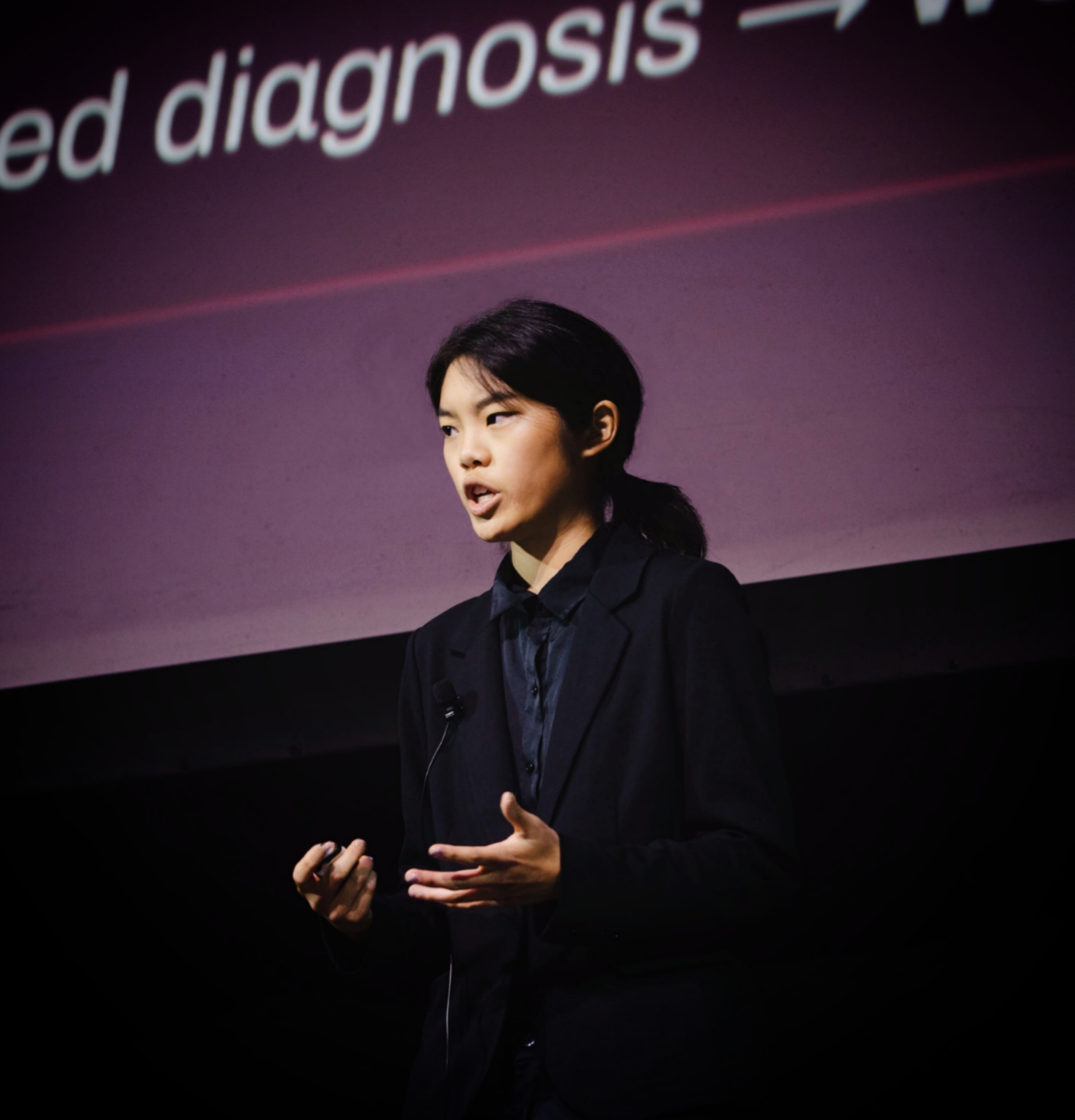 Angie Xiu presenting her research